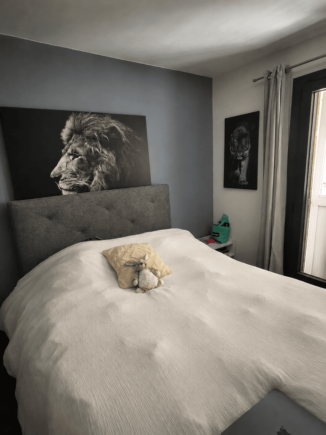 Avant : « Repeins ma chambre en rose »