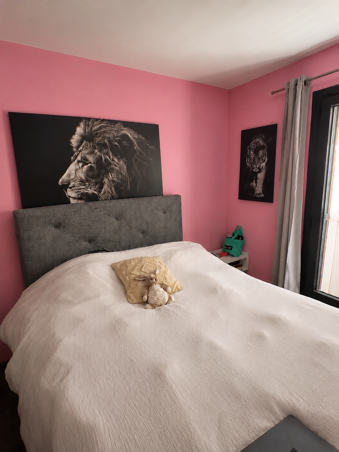 Après : « Repeins ma chambre en rose »